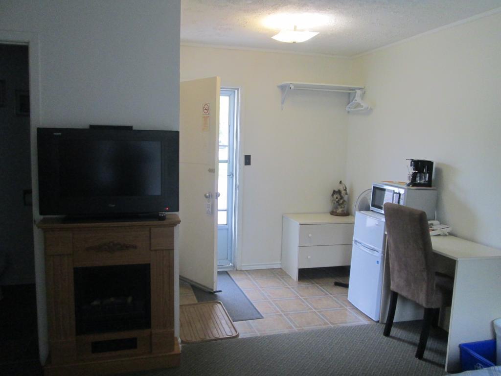 Edgewater Motel And Campground Temiskaming Shores Habitación foto