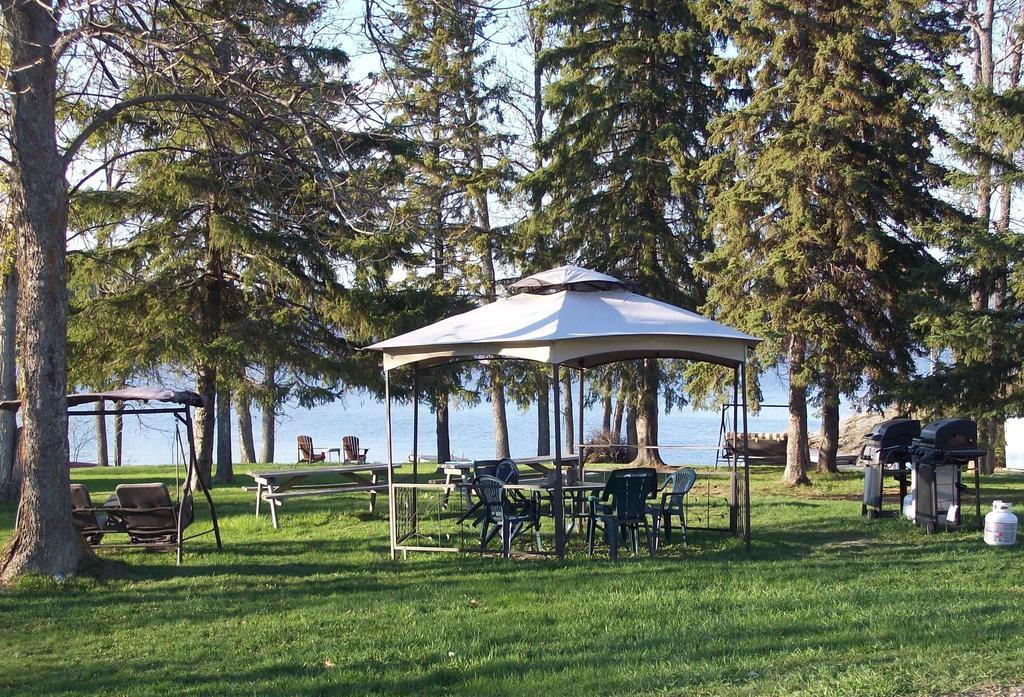 Edgewater Motel And Campground Temiskaming Shores Exterior foto