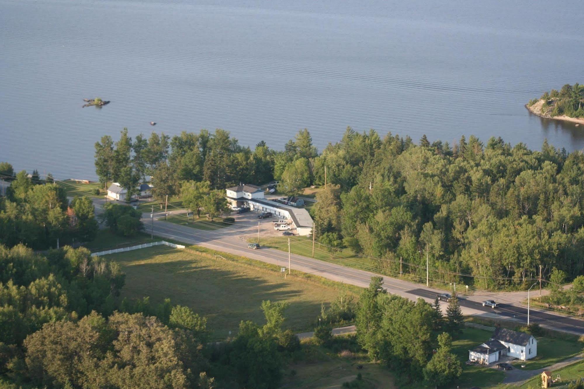 Edgewater Motel And Campground Temiskaming Shores Exterior foto